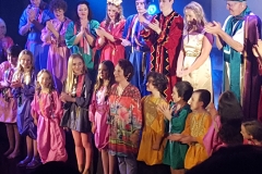 19Ariana-and-Cast-Final-Curtain